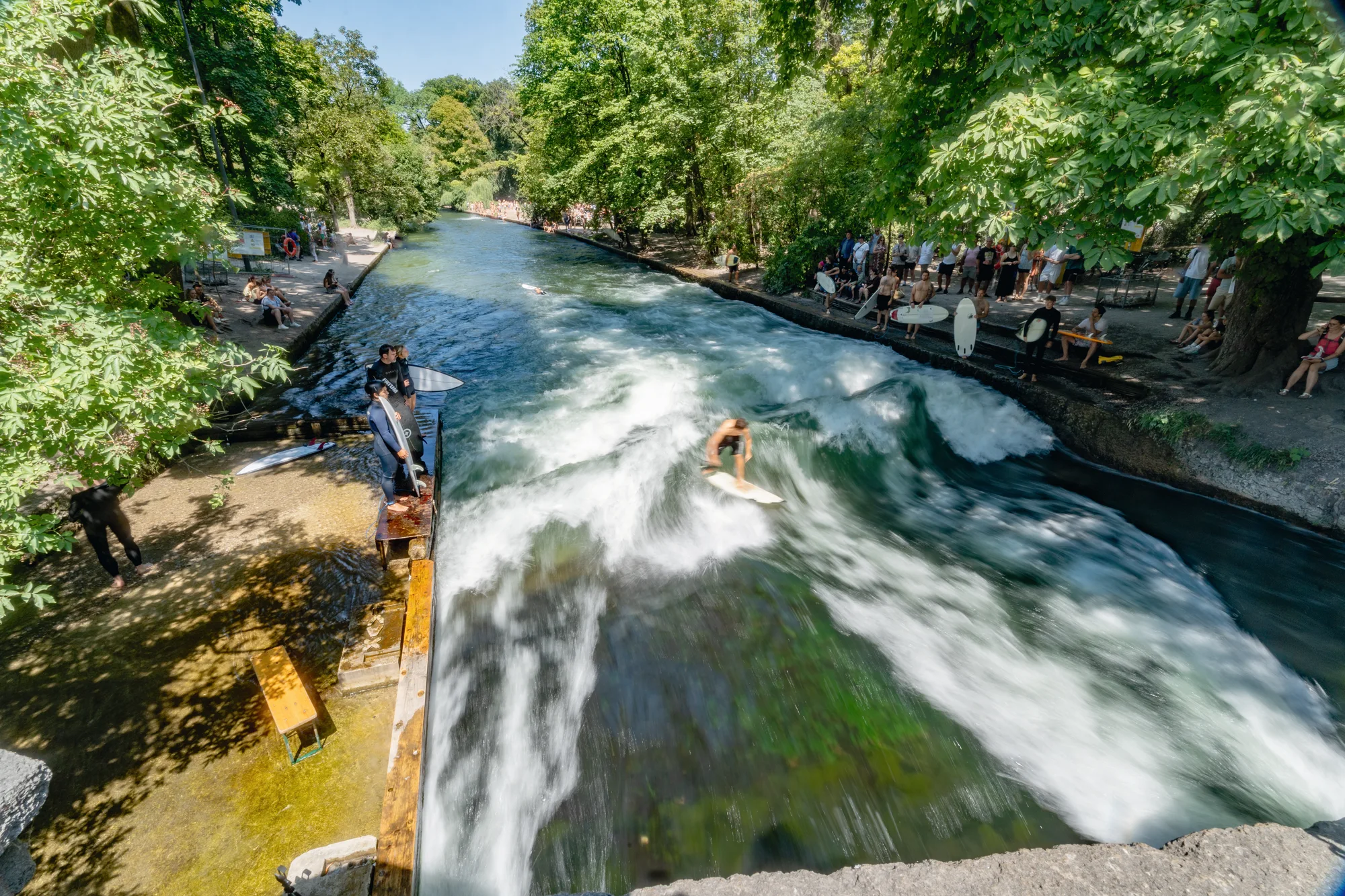 Surfer auf der Isar