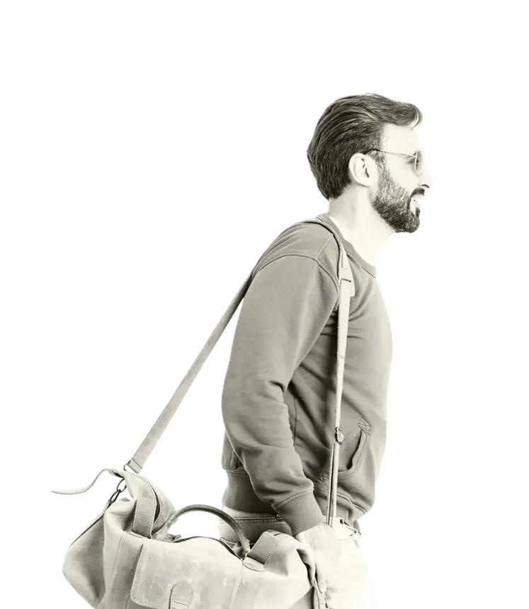 Fußgänger mit Reisetasche